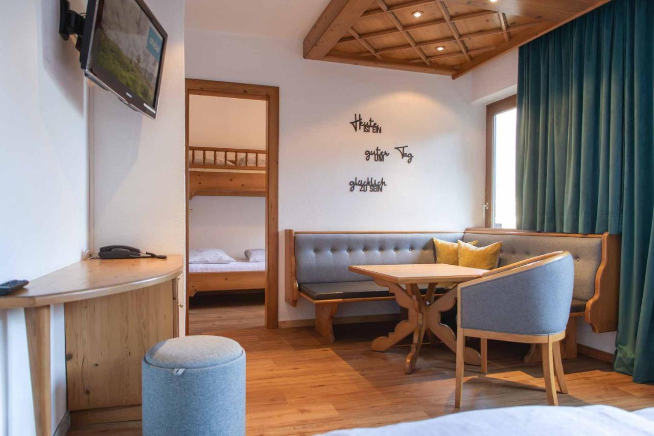 Familien- & Vitalhotel Auenhof Fulpmes Exterior photo