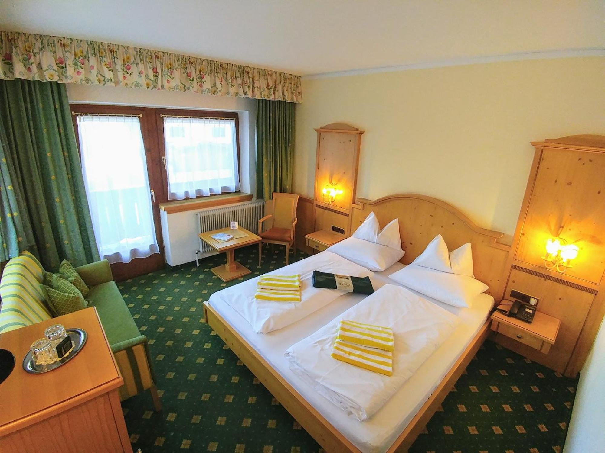 Familien- & Vitalhotel Auenhof Fulpmes Exterior photo